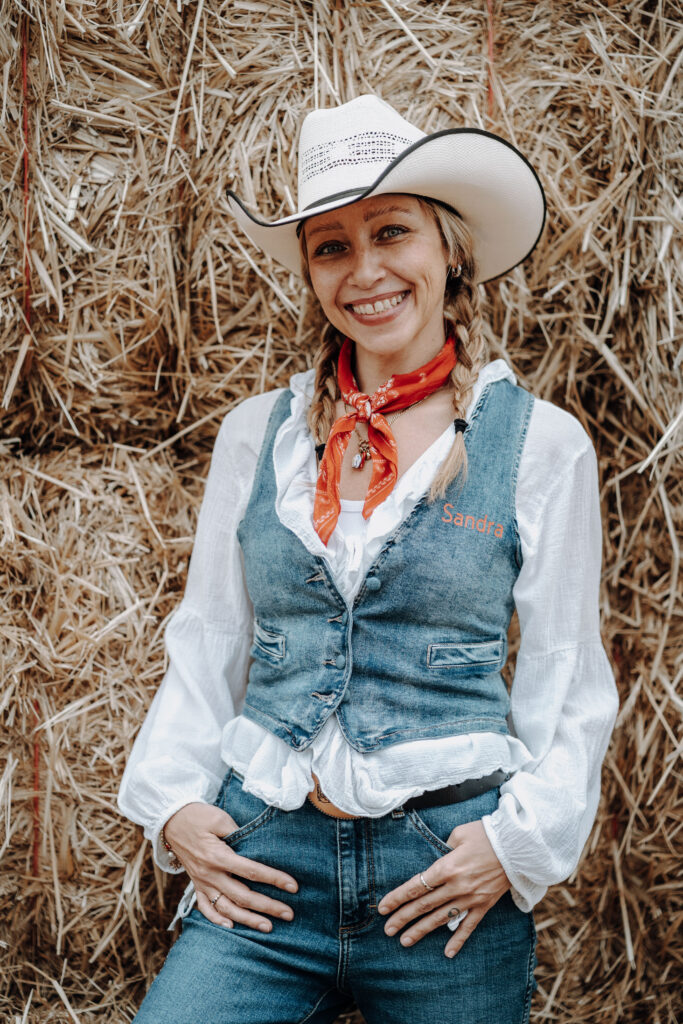 Sandra, Trainerin der Boot Bandits Langenfeld, beim Line Dance Unterricht